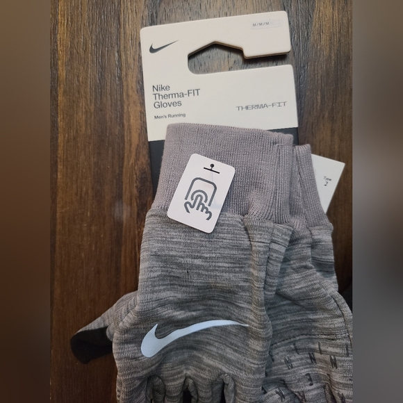Nwt Nike Therma Fit Running Gloves - Picture 2 of 3